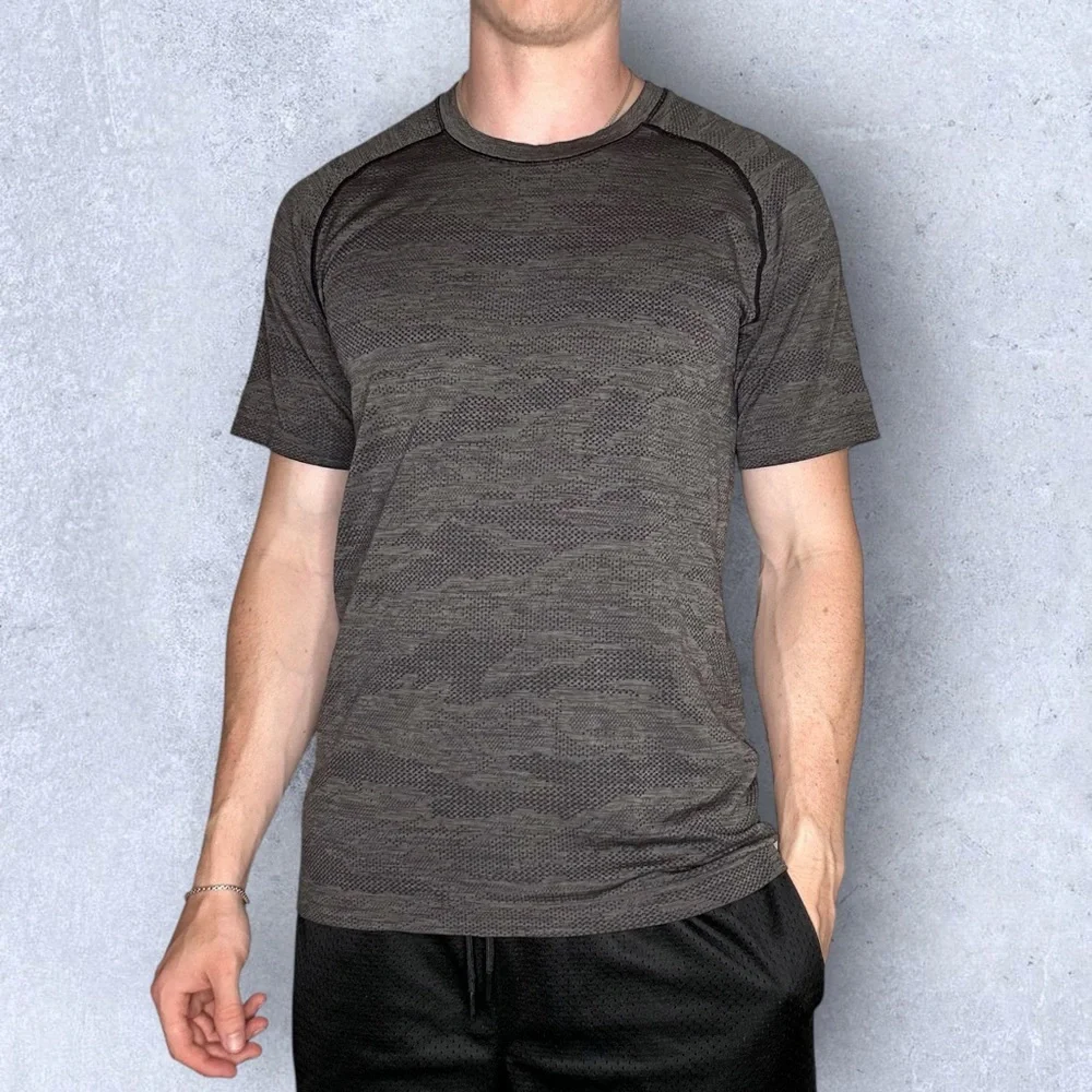 Lululemon Metal Vent Tech T shirt - Picture 2 of 7